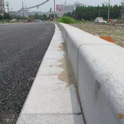 天然花岗岩与水泥制品深度解析 从蘑菇石到市政路缘石的全场景选择指南